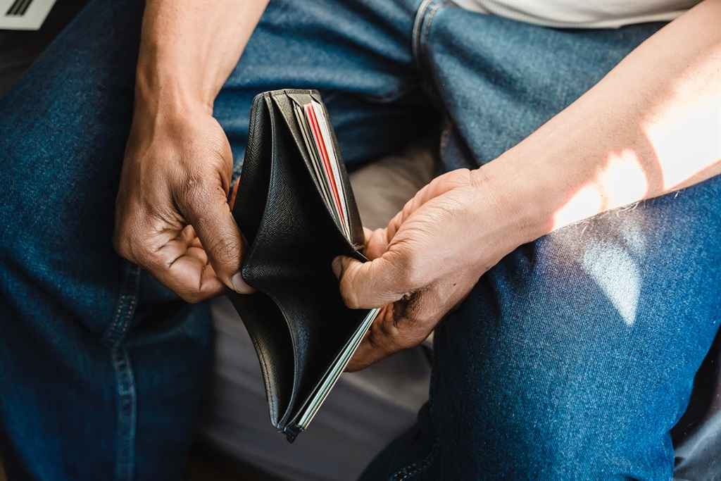The Dating Debt Dilemma: Millennials and Gen Zs in Financial Trouble